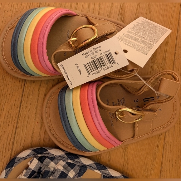 ❤️2 For 10❤️ Gap 6M Rainbow Sandals - Picture 3 of 3